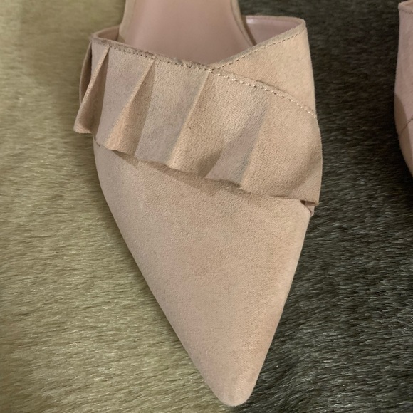 Aldo Flats - Picture 3 of 4